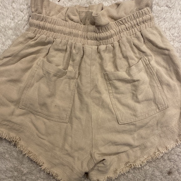 Fancy beachy beige shorts - Picture 5 of 6